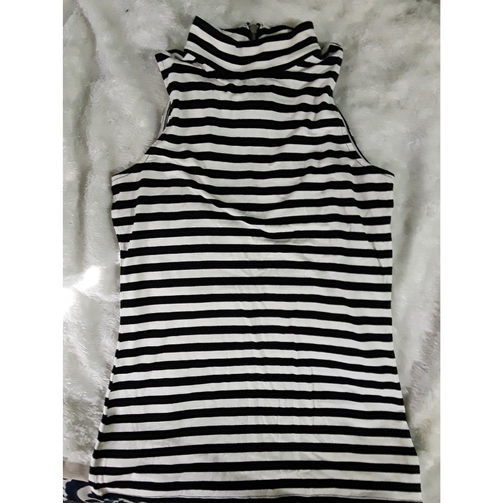 Turtle neck sleeveless